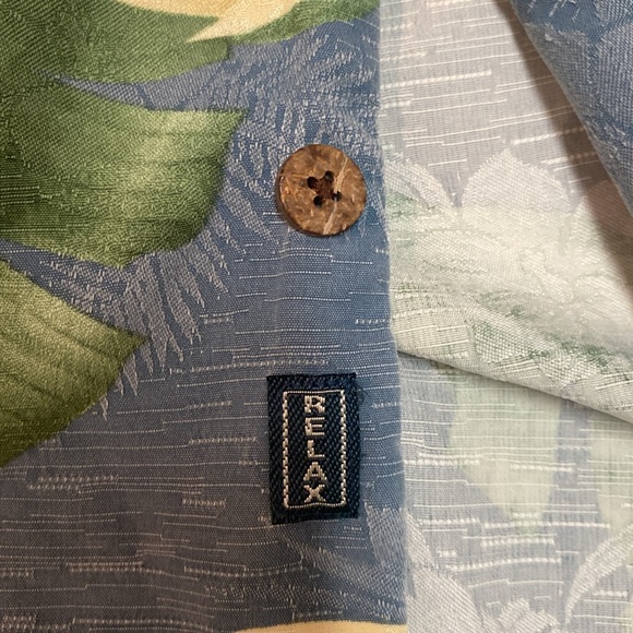 TOMMY BAHAMA Relax 100% SILK Hawaiian leaf print button up shirt Sz L light Blue - Picture 3 of 11